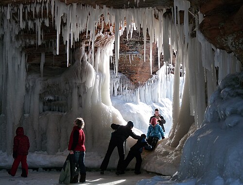 Apostle Islands Ice Caves – Wisconsin’s Frozen Cathedral on Lake Superior