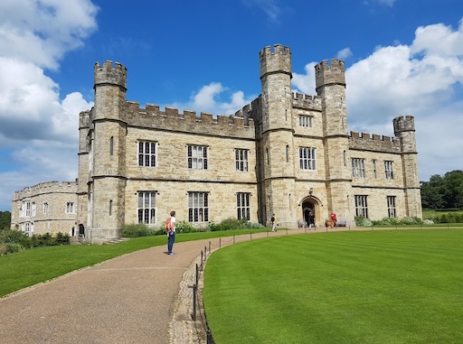 Gardens and paths at Leeds Castle