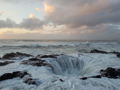 Long exposure photo of Thor’s Well at dusk
